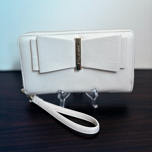 BETSEY JOHNSON Zip Around Wristlet Wallet Bow White Black Silver Hardware - Picture 1 of 7